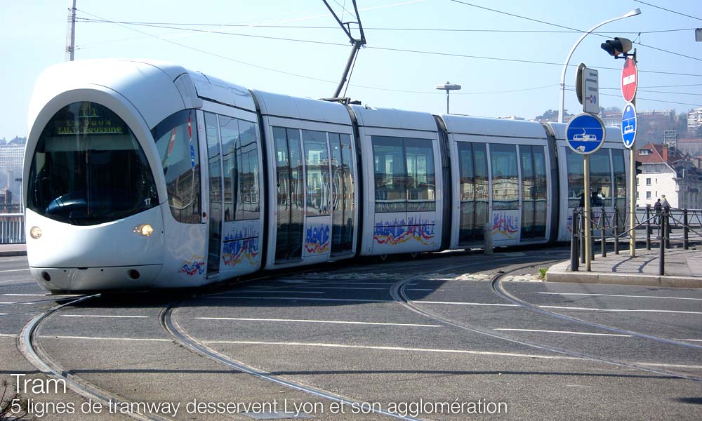 tram transport en commun lyon quai université